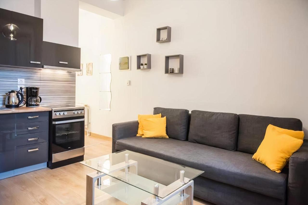 Yellow Geranium Apartment Thessaloniki Exterior photo